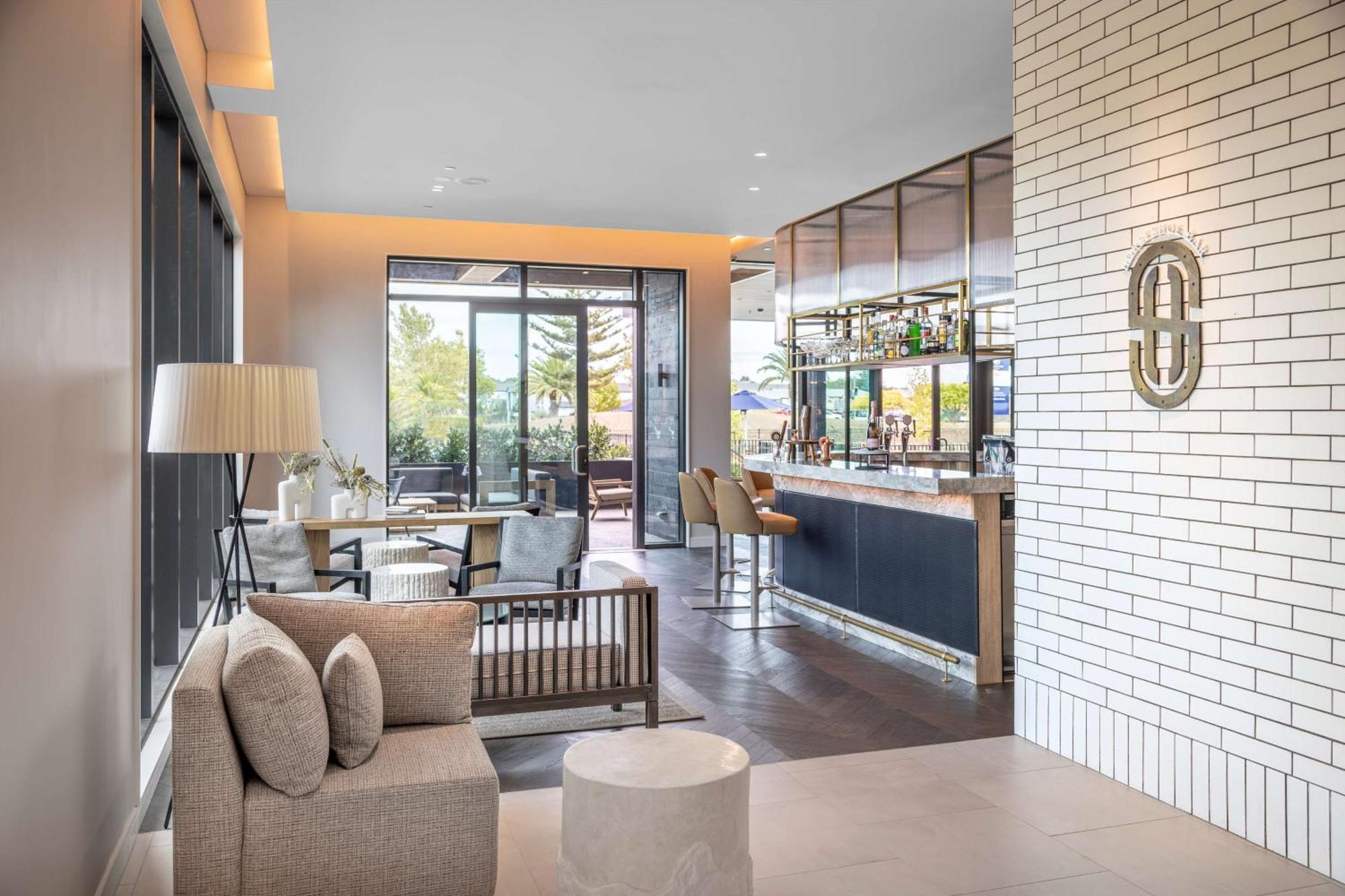Doubletree By Hilton Auckland Karaka Hotel Exterior foto