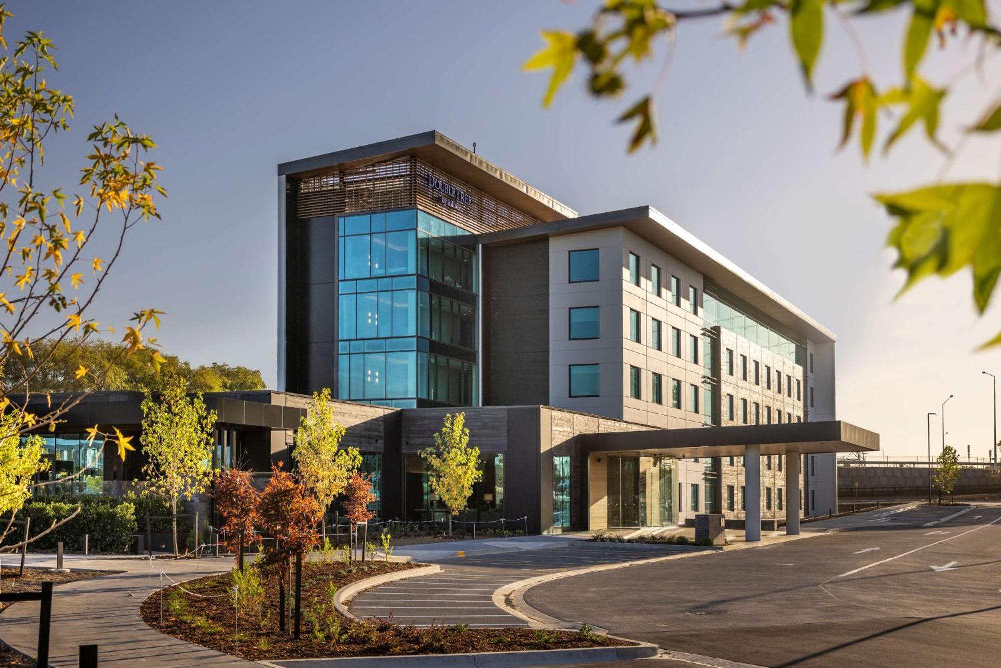 Doubletree By Hilton Auckland Karaka Hotel Exterior foto