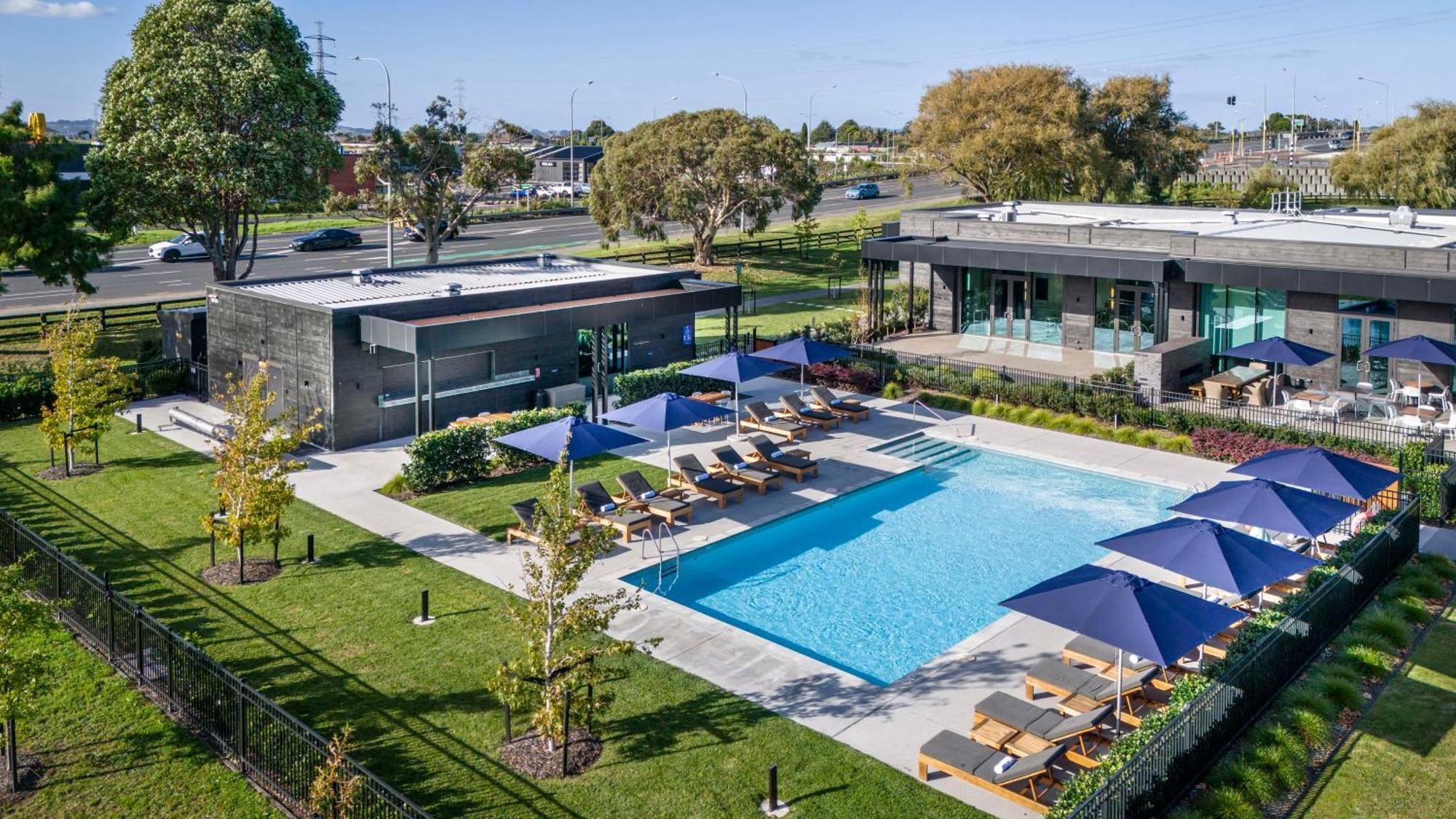 Doubletree By Hilton Auckland Karaka Hotel Exterior foto